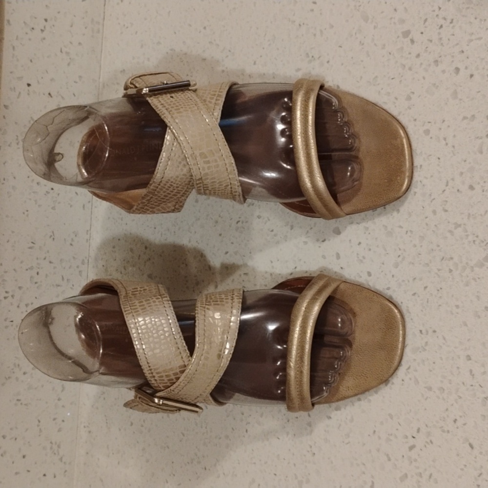 Donald J. Pliner Gold Textured Heels Size 8.5 Women - Picture 3 of 8